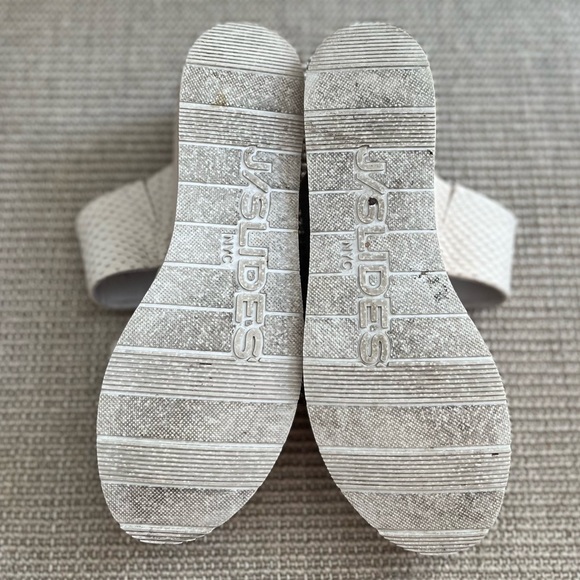 j/slides Women's Quincy Off-White Embossed 7 M US - Picture 4 of 4